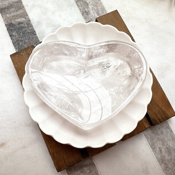 Small Clear Quartz Heart Bowl/Dish - Picture 3 of 9